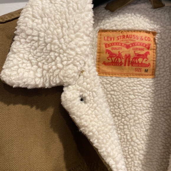 Levi Men’s trucker jacket size medium. Color, Dark olive. - Picture 2 of 5